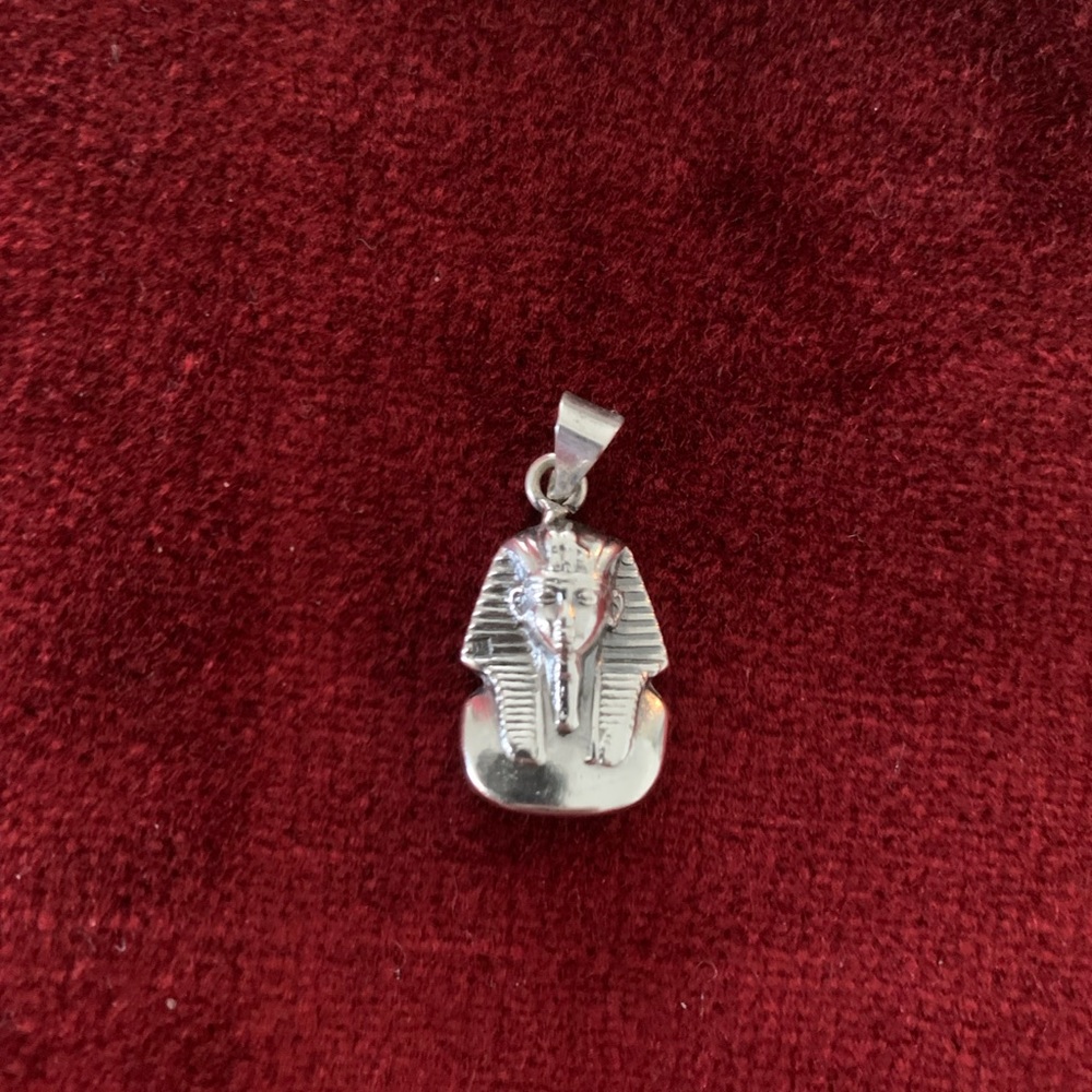 🆕 Sterling Silver Egyptian pendant